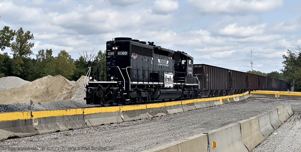 HZRX 6089 drops these cars off in an empty track.